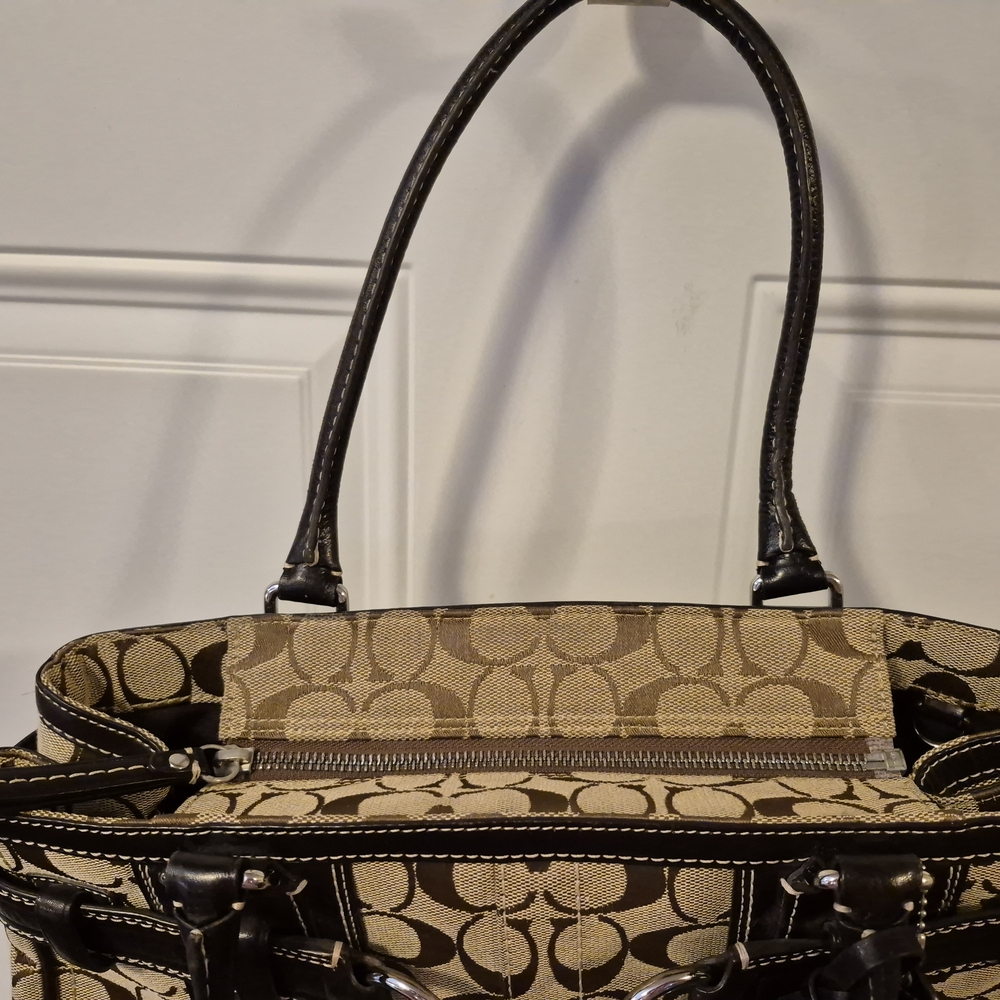 Vintage Coach Tan and Black Shoulder Bag - Picture 9 of 10